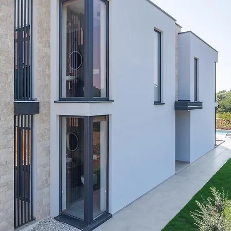 Grota - Luxury 4-bedroom With Private Pool & Garden Вилла