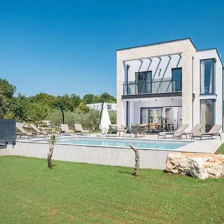 Grota - Luxury 4-bedroom With Private Pool & Garden Вилла