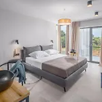 Grota - Luxury 4-bedroom With Private Pool & Garden Villa *
