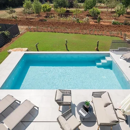 Grota - Luxury 4-bedroom With Private Pool & Garden Villa *