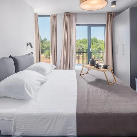 Grota - Luxury 4-bedroom With Private Pool & Garden Вилла Пореч