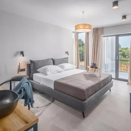 Grota - Luxury 4-bedroom With Private Pool & Garden Near Willa *