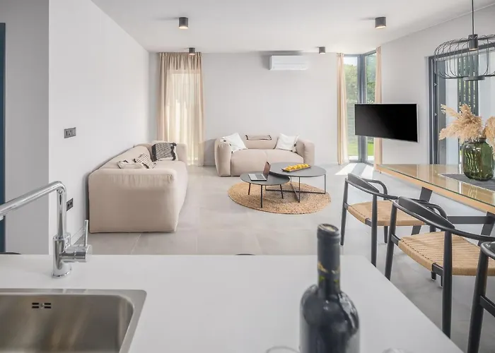 Вилла Grota - Luxury 4-bedroom With Private Pool & Garden Пореч