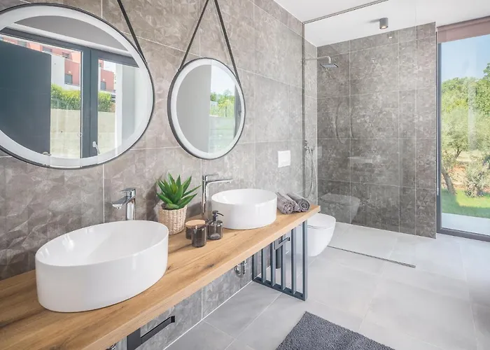 Grota - Luxury 4-bedroom With Private Pool & Garden *