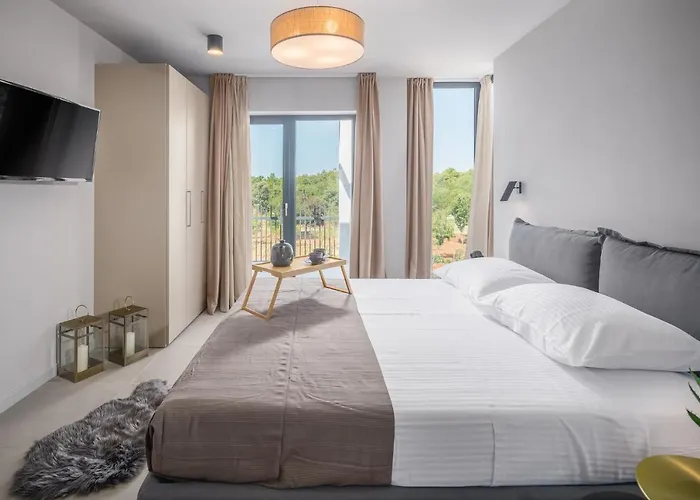 Grota - Luxury 4-bedroom With Private Pool & Garden Вилла