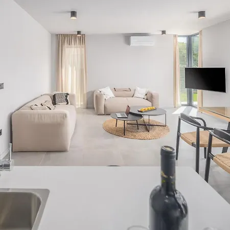 Villa Grota - Luxury 4-bedroom With Private Pool & Garden Poreč