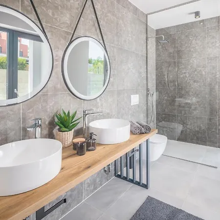 Grota - Luxury 4-bedroom With Private Pool & Garden *