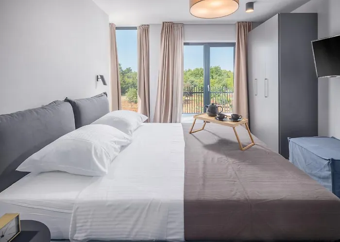 Grota - Luxury 4-bedroom With Private Pool & Garden וילה פורץ