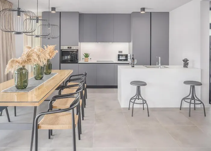 Grota - Luxury 4-bedroom With Private Pool & Garden וילה פורץ