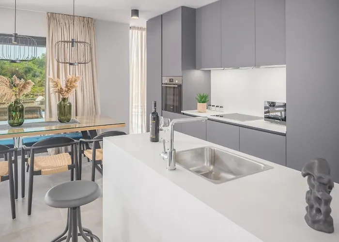 וילה Grota - Luxury 4-bedroom With Private Pool & Garden *