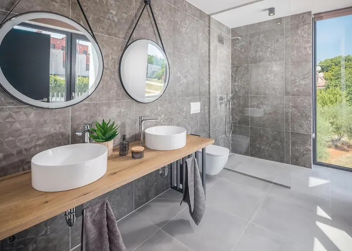 וילה Grota - Luxury 4-bedroom With Private Pool & Garden