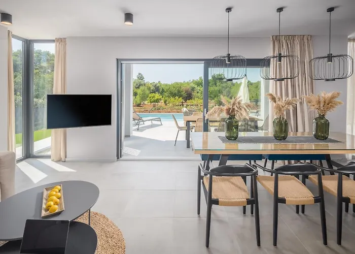 Grota - Luxury 4-bedroom With Private Pool & Garden